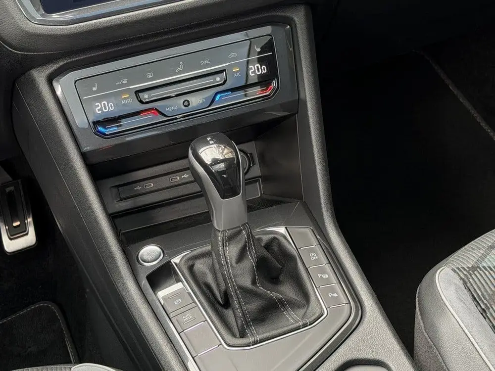 Volkswagen Tiguan 1.5 TSI R-Line | blackstyle | panorama-dak uit 2023, foto 20