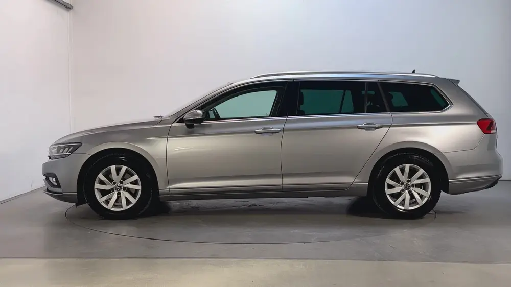 Volkswagen Passat Variant 1.5 TSI 150pk DSG Business Navigat uit 2020, foto 12