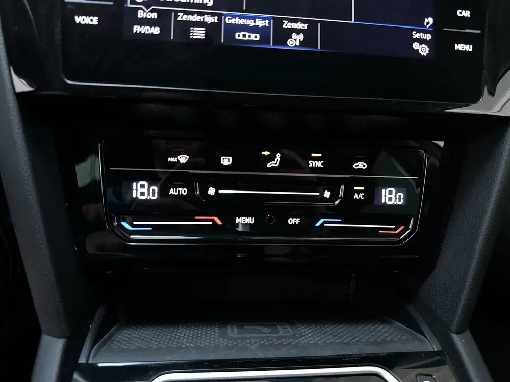 Volkswagen Passat Variant 1.5 TSI 150pk DSG Business Navigat uit 2020, foto 13