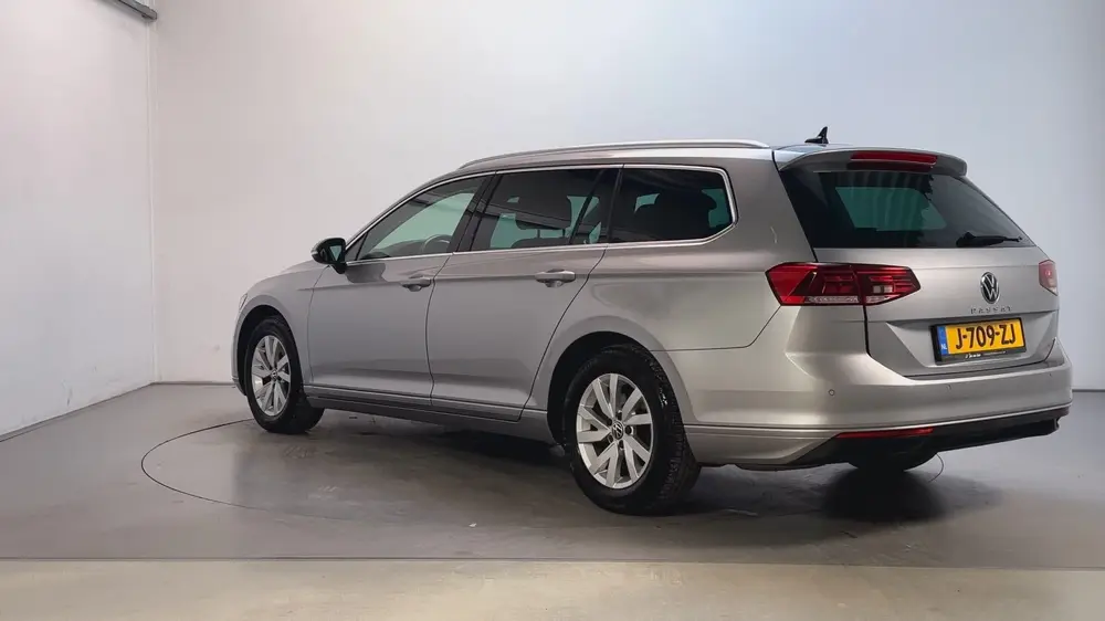 Volkswagen Passat Variant 1.5 TSI 150pk DSG Business Navigat uit 2020, foto 5
