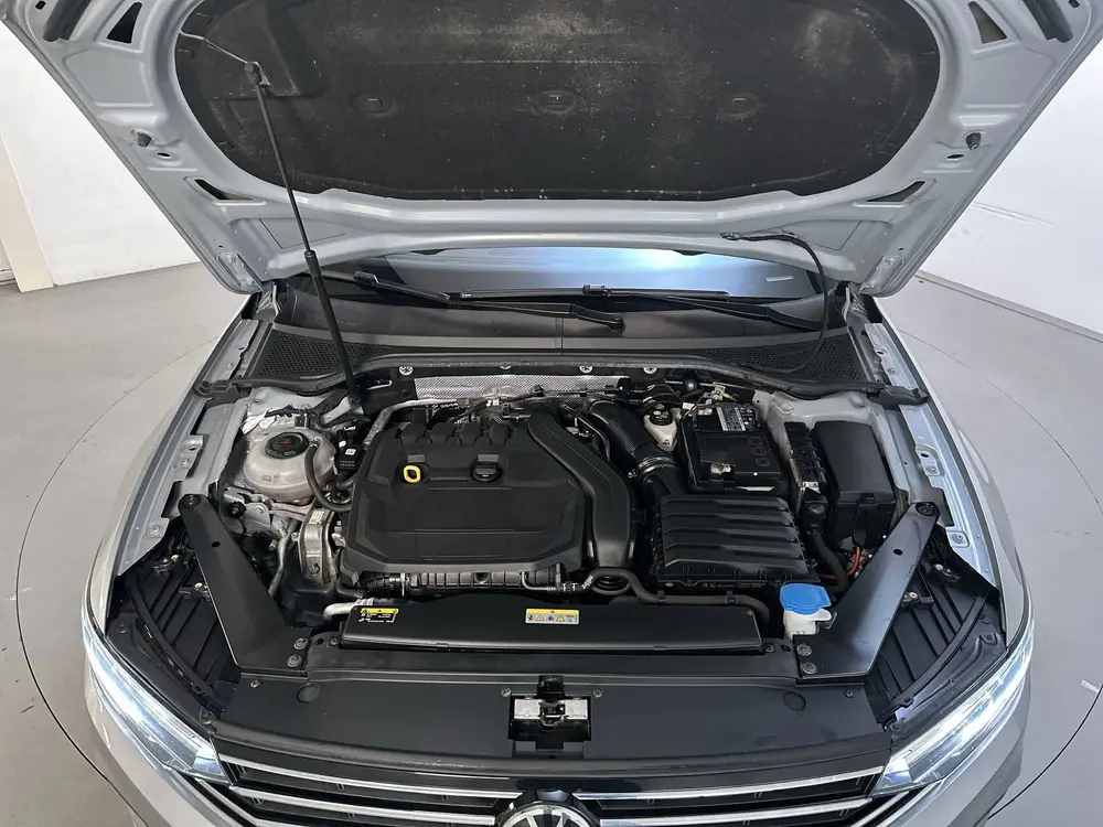 Volkswagen Passat Variant 1.5 TSI 150pk DSG Business Navigat uit 2020, foto 9