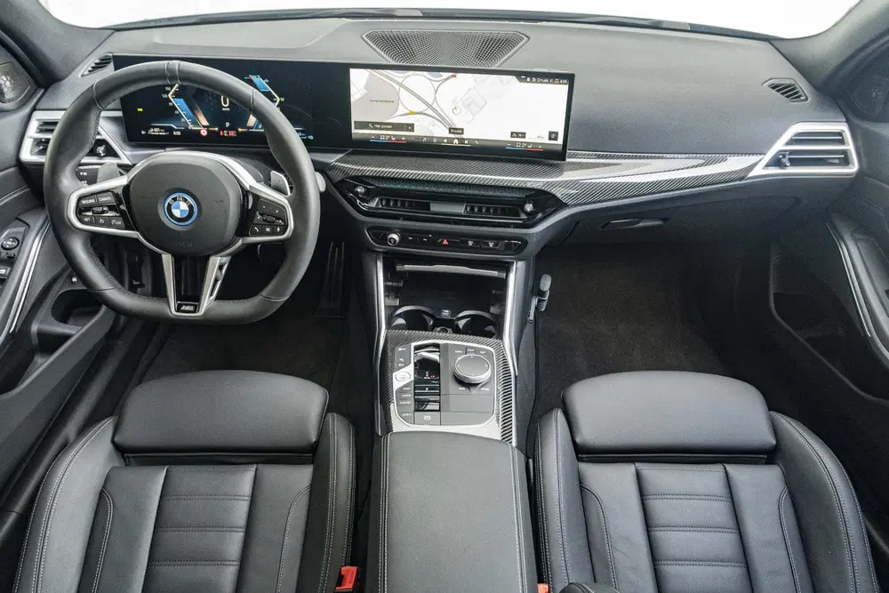 BMW 3-serie 330e Touring uit 2025, foto 3