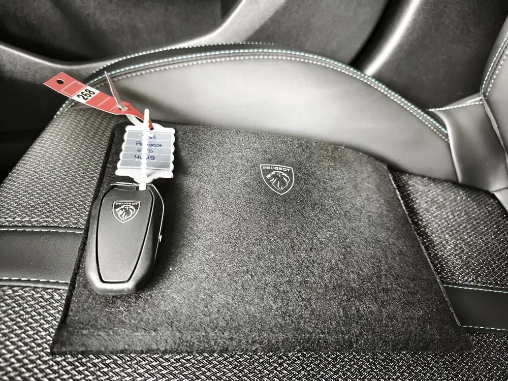 Peugeot 308 1.2 Hybrid 145 e-DCS6 Allure uit 2025, foto 14