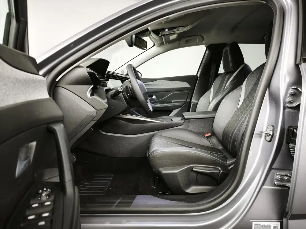 Peugeot 308 1.2 Hybrid 145 e-DCS6 Allure uit 2025, foto 7