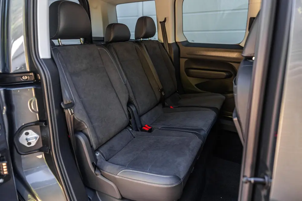 Volkswagen Caddy Kombi 1.5 TSI 150pk DSG Hybride Limited Edi uit 2026, foto 16