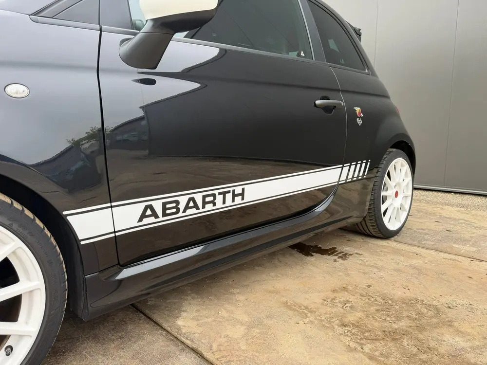 Abarth 695 uit 2021, foto 17