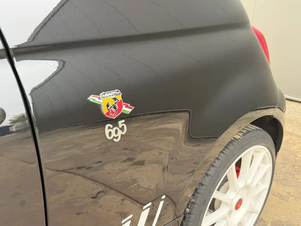Abarth 695 uit 2021, foto 19