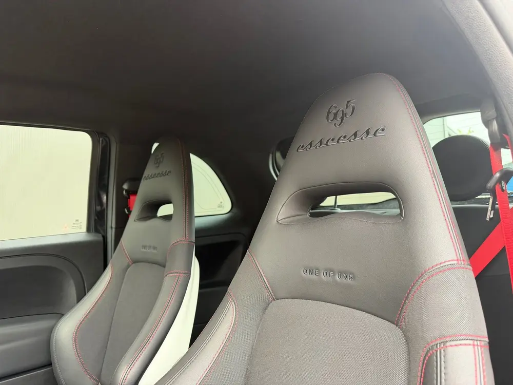 Abarth 695 uit 2021, foto 4