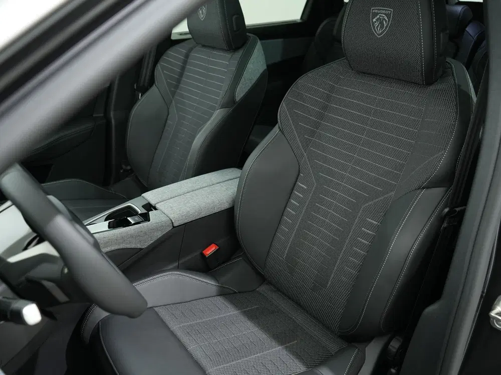 Peugeot 5008 1.2 HYBRID 145PK GT E-DCS6 7-PERS uit 2025, foto 4