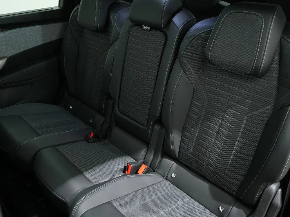 Peugeot 5008 1.2 HYBRID 145PK GT E-DCS6 7-PERS uit 2025, foto 5