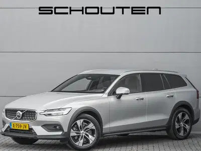 Volvo V60 Cross Country 2.0 B5 AWD Plus Camera Stuur & Stoel uit 2023