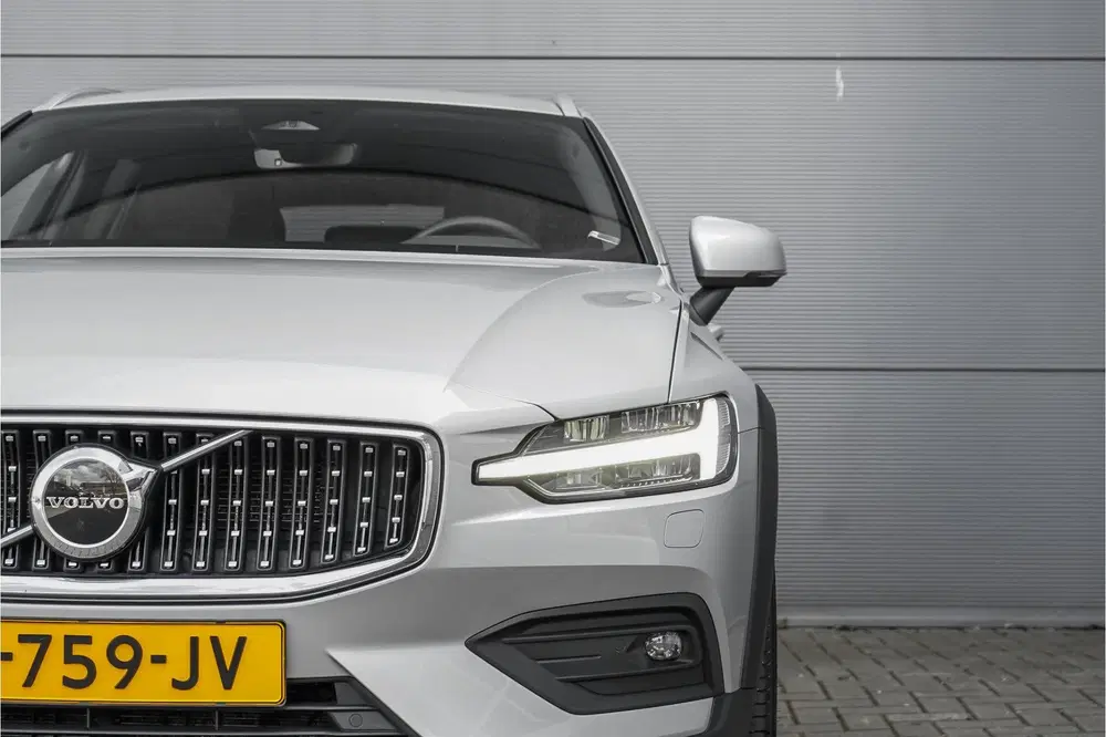 Volvo V60 Cross Country 2.0 B5 AWD Plus Camera Stuur & Stoel uit 2023, foto 16