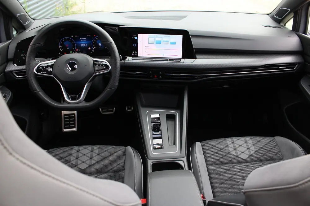 Volkswagen Golf 1.5 eTSI 3x R-Line | Panoramadak | Harman Ka uit 2021, foto 2