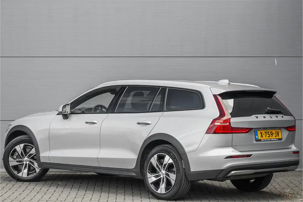 Volvo V60 Cross Country 2.0 B5 AWD Plus Camera Stuur & Stoel uit 2023, foto 12