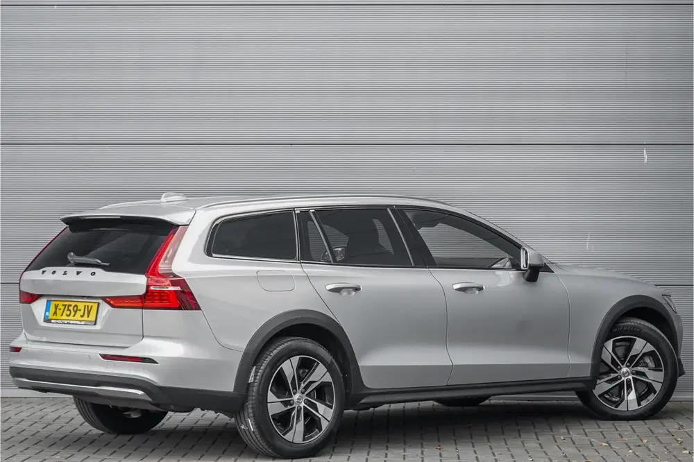 Volvo V60 Cross Country 2.0 B5 AWD Plus Camera Stuur & Stoel uit 2023, foto 14