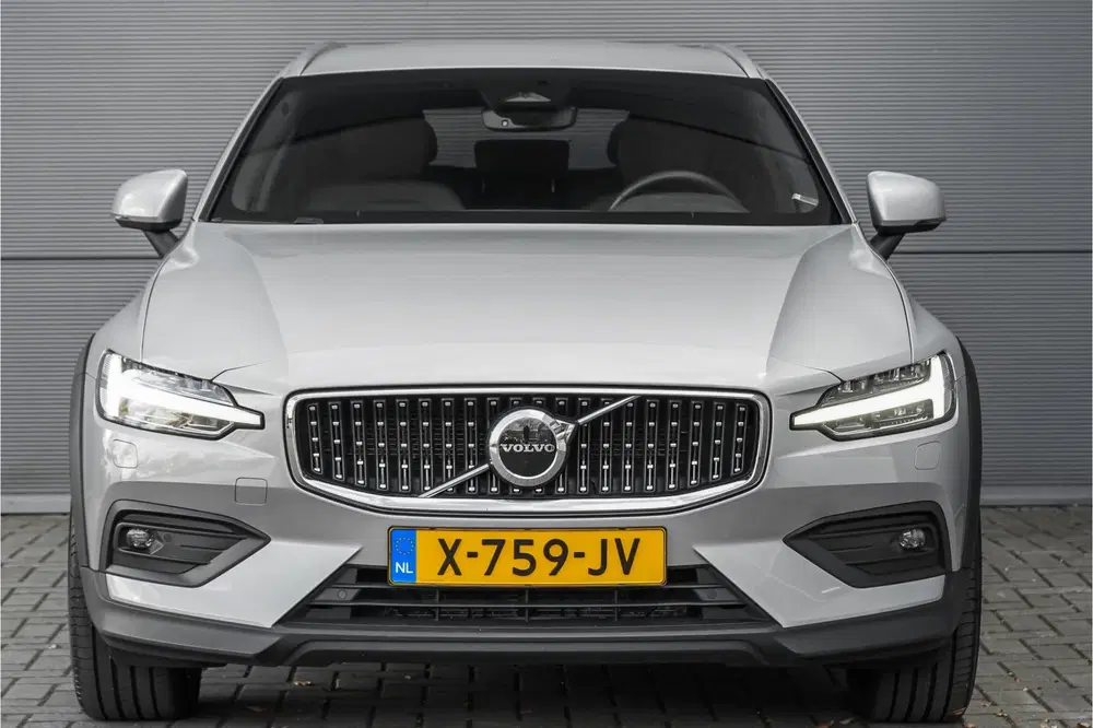 Volvo V60 Cross Country 2.0 B5 AWD Plus Camera Stuur & Stoel uit 2023, foto 15