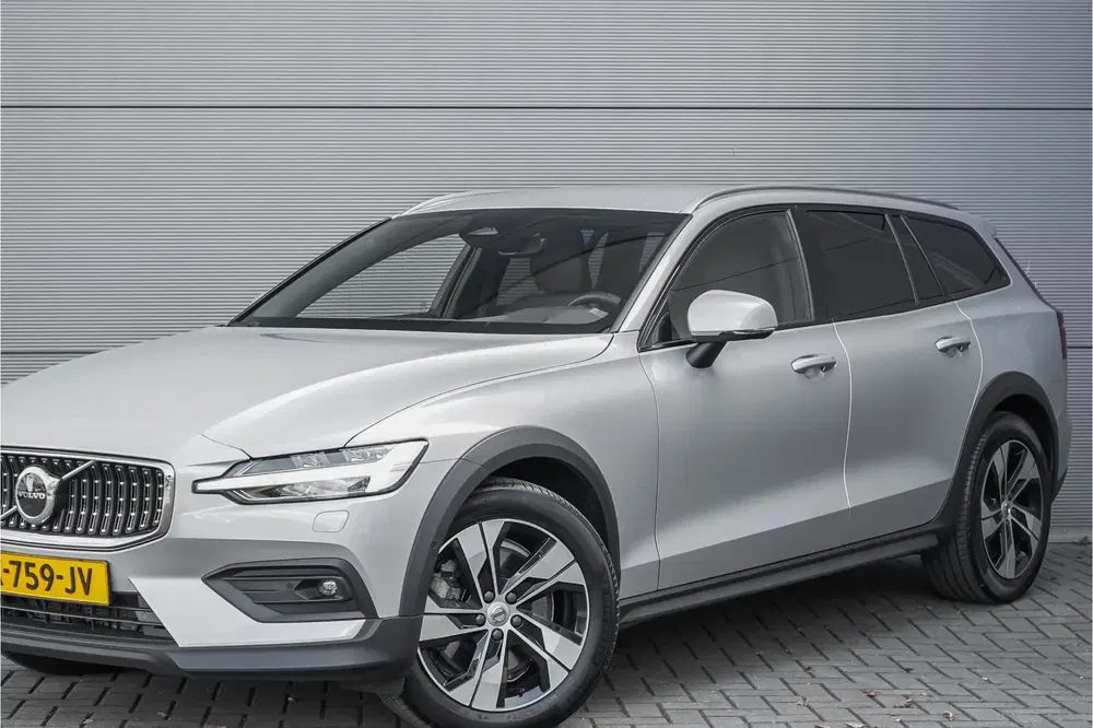Volvo V60 Cross Country 2.0 B5 AWD Plus Camera Stuur & Stoel uit 2023, foto 18