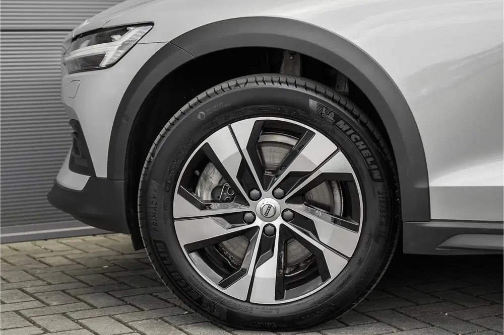 Volvo V60 Cross Country 2.0 B5 AWD Plus Camera Stuur & Stoel uit 2023, foto 19