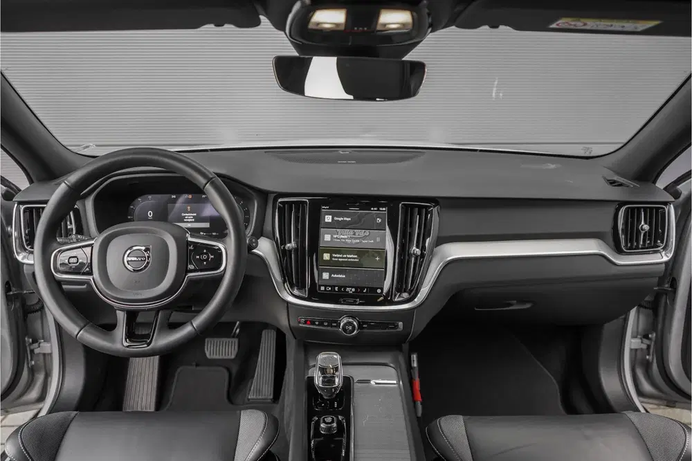 Volvo V60 Cross Country 2.0 B5 AWD Plus Camera Stuur & Stoel uit 2023, foto 2