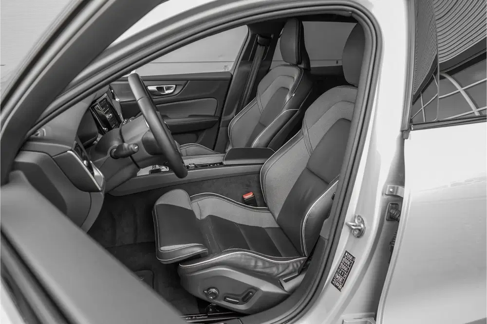 Volvo V60 Cross Country 2.0 B5 AWD Plus Camera Stuur & Stoel uit 2023, foto 5