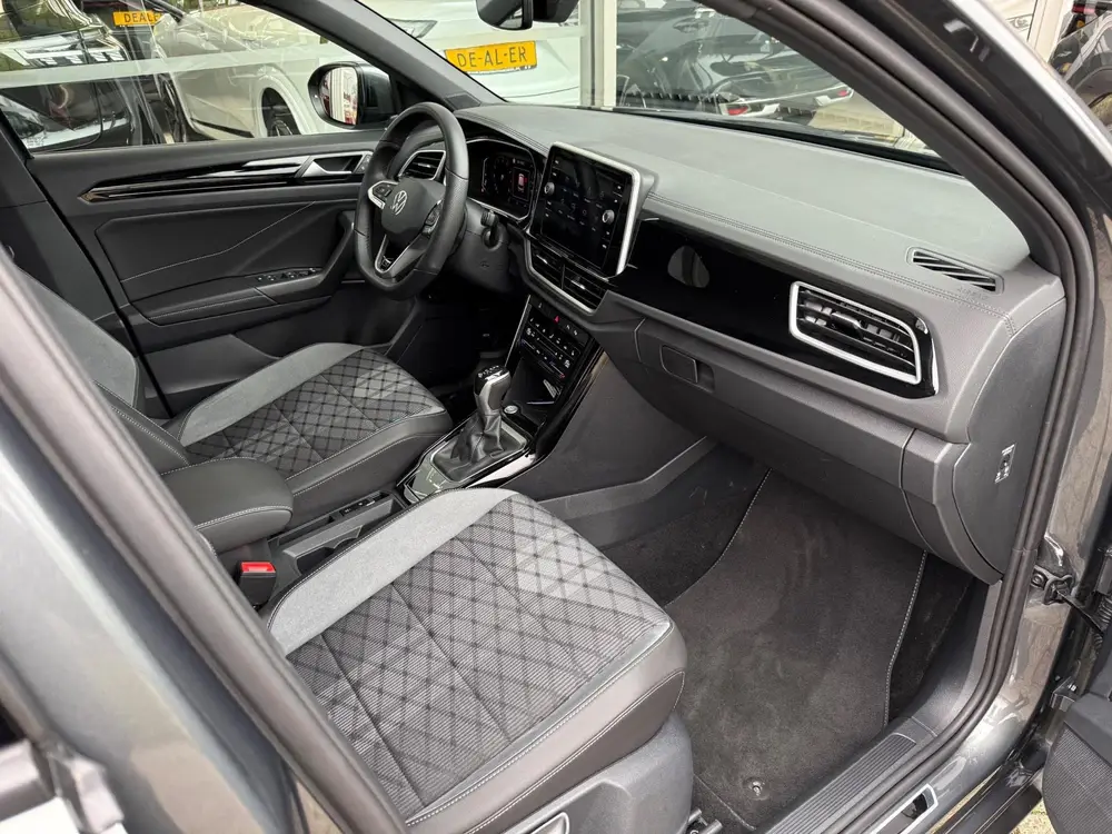 Volkswagen T-Roc 1.5 TSI R-Line Business 150PK / ACHTERUITRI uit 2025, foto 18