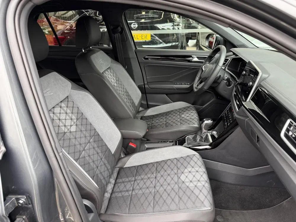 Volkswagen T-Roc 1.5 TSI R-Line Business 150PK / ACHTERUITRI uit 2025, foto 19