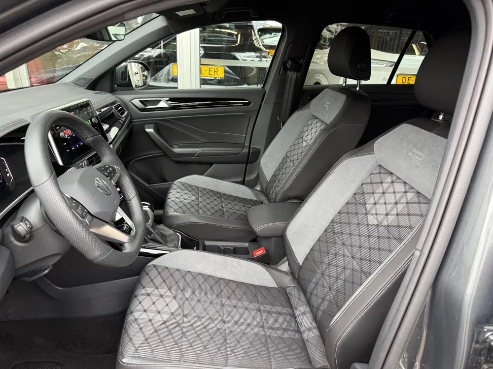 Volkswagen T-Roc 1.5 TSI R-Line Business 150PK / ACHTERUITRI uit 2025, foto 8