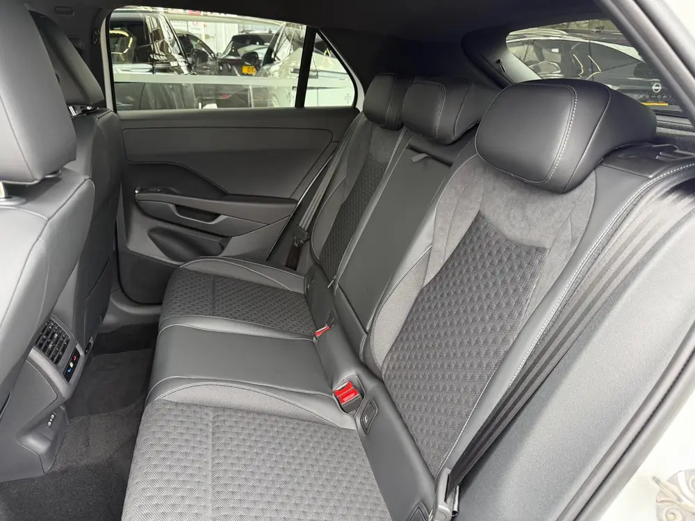 Volkswagen T-Roc 1.5 eTSI R-Line MODEL 2026 Business 150PK / uit 2025, foto 12