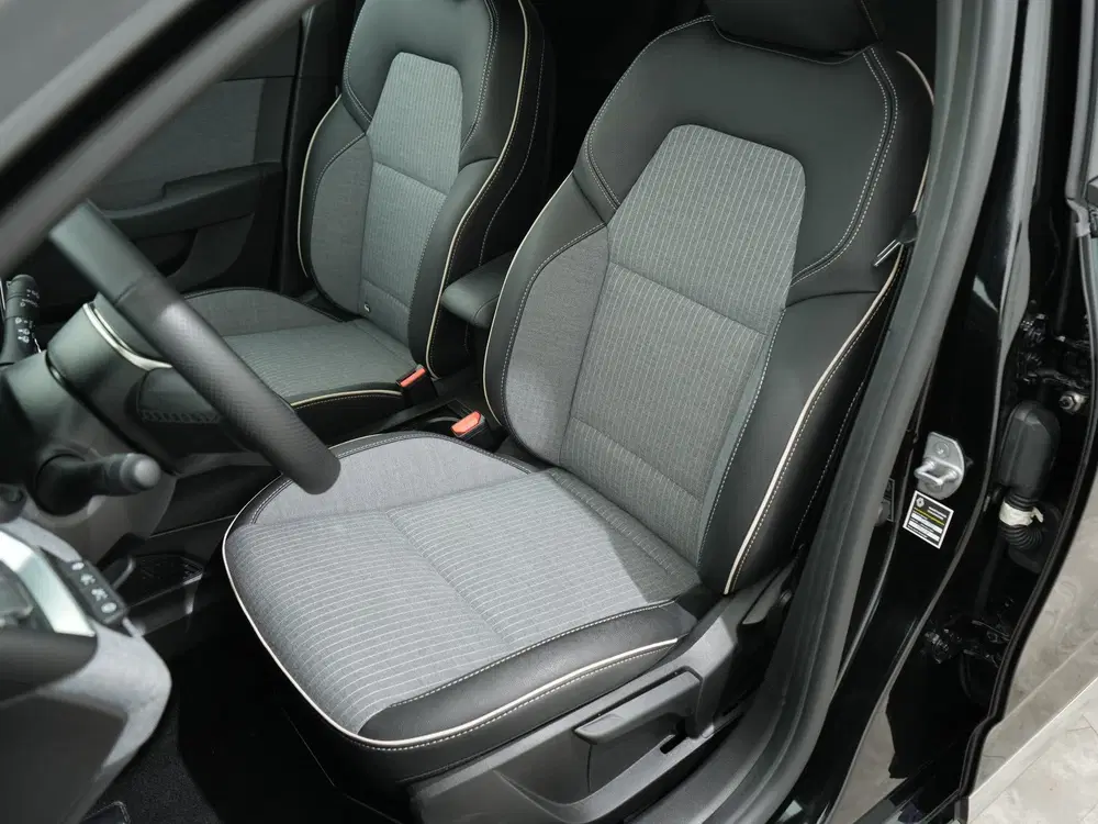 Renault Clio 1.6 E-TECH FULL HYBRID 145PK TECHNO uit 2025, foto 4