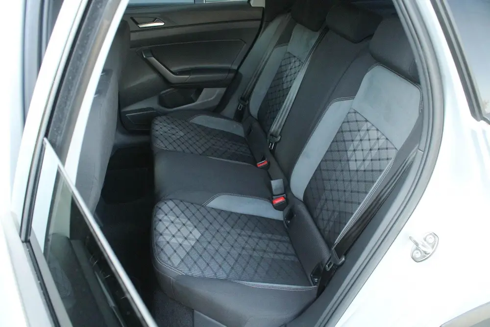 Volkswagen Taigo 1.0 TSI 110pk Hand-6 R-Line | Black Pakket uit 2023, foto 6