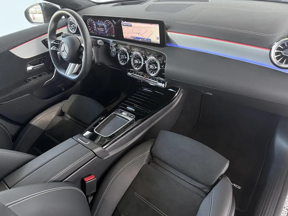 Mercedes-Benz CLA 180 Business Solution AMG uit 2025, foto 10
