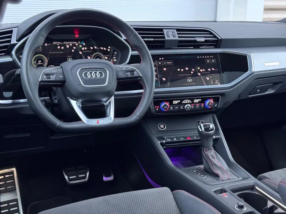 Audi Q3 45 TFSI e S Edition Pano uit 2022, foto 17