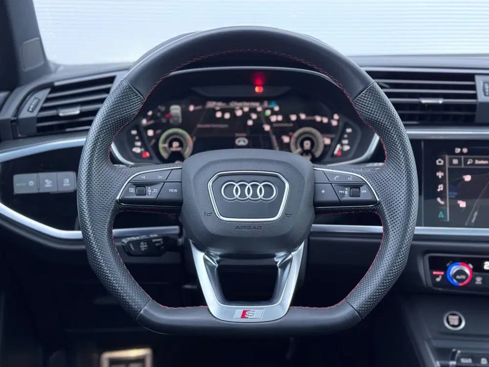 Audi Q3 45 TFSI e S Edition Pano uit 2022, foto 18