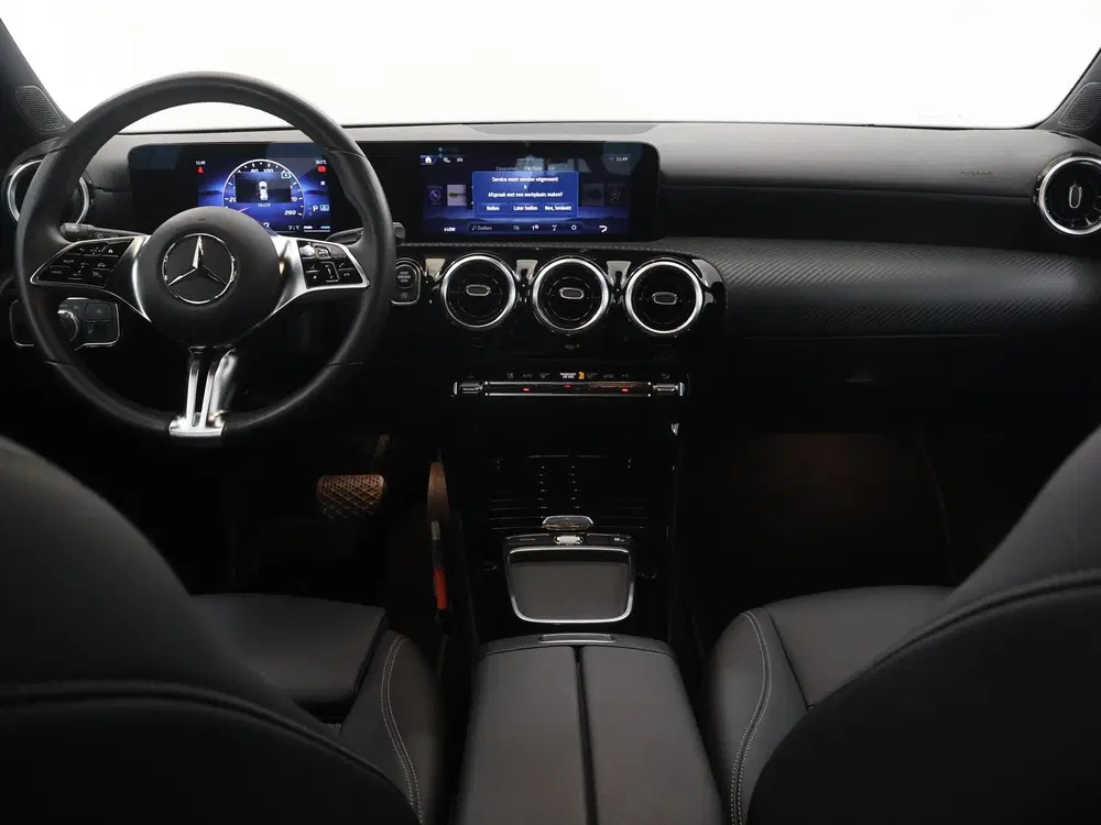 Mercedes-Benz CLA 180 Star Edition uit 2025, foto 8