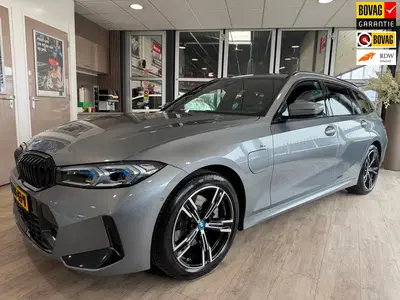 BMW 3-serie 330e HYBRIDE M-Sport Pakket uit 2024