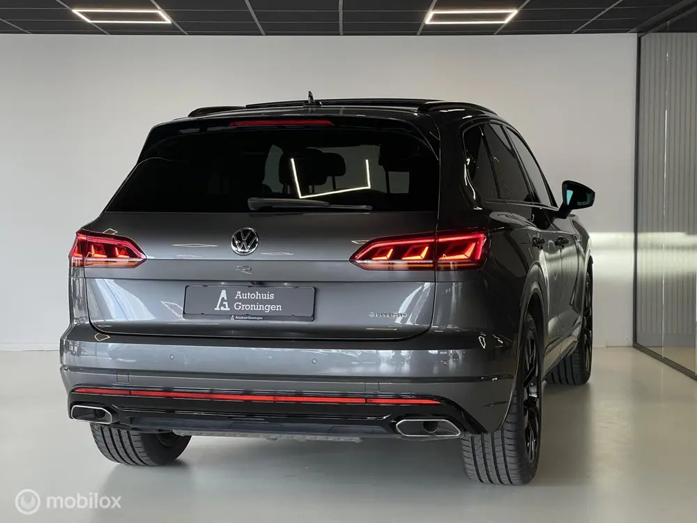 Volkswagen Touareg 3.0 TSI Hybrid R-Line | Pano | Luchtverin uit 2020, foto 11