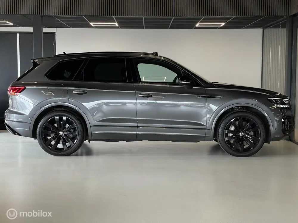 Volkswagen Touareg 3.0 TSI Hybrid R-Line | Pano | Luchtverin uit 2020, foto 13