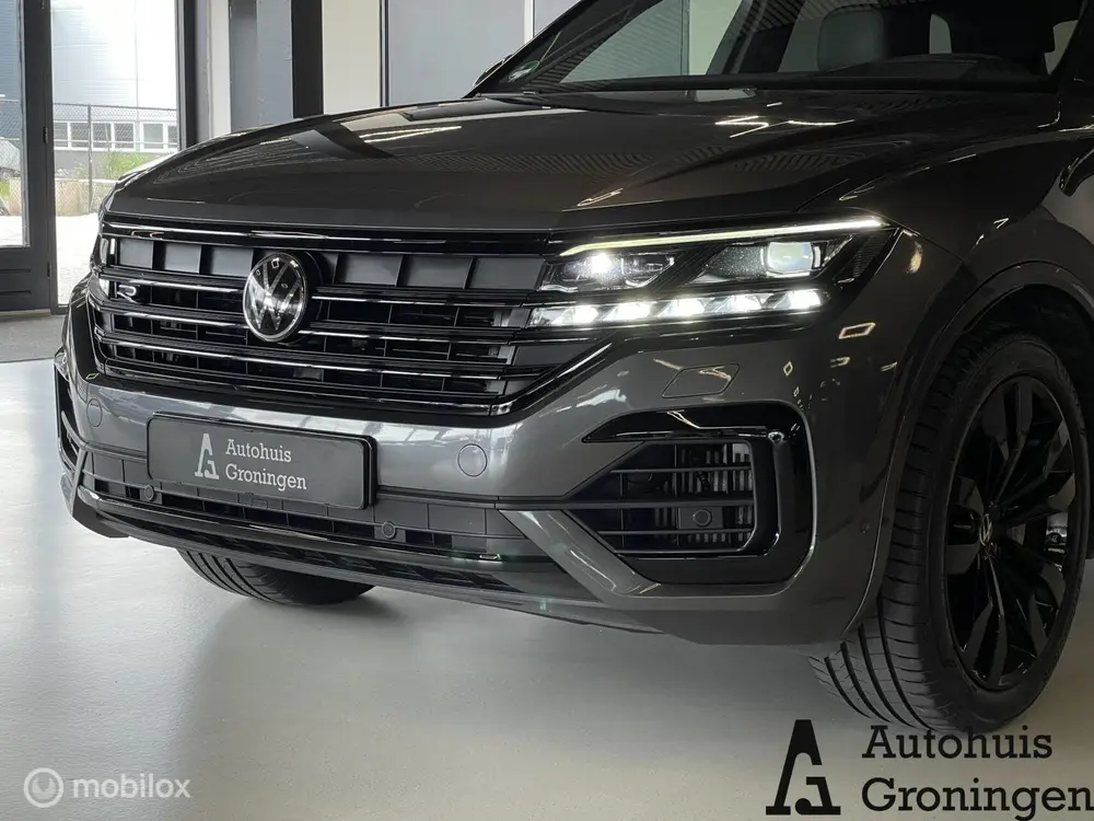 Volkswagen Touareg 3.0 TSI Hybrid R-Line | Pano | Luchtverin uit 2020, foto 2
