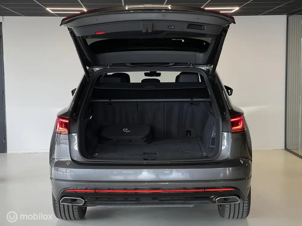Volkswagen Touareg 3.0 TSI Hybrid R-Line | Pano | Luchtverin uit 2020, foto 7