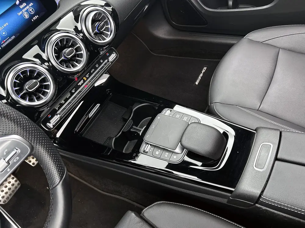 Mercedes-Benz CLA Klasse 250 e AMG Plug-In Hybride uit 2022, foto 12