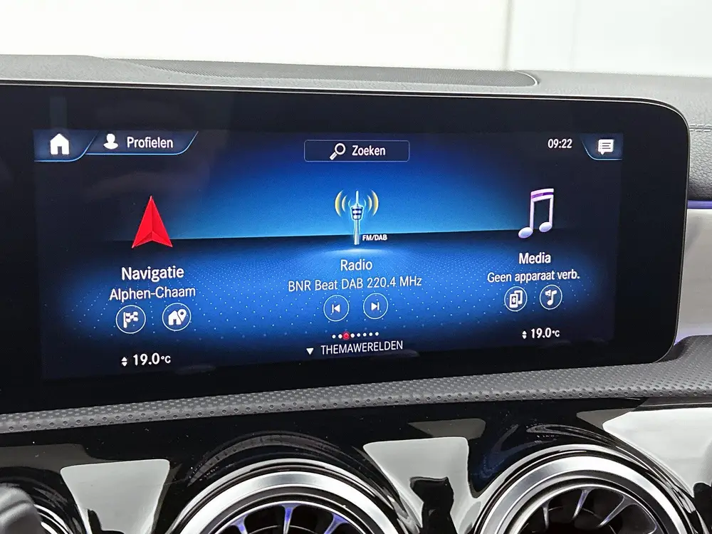 Mercedes-Benz CLA Klasse 250 e AMG Plug-In Hybride uit 2022, foto 8