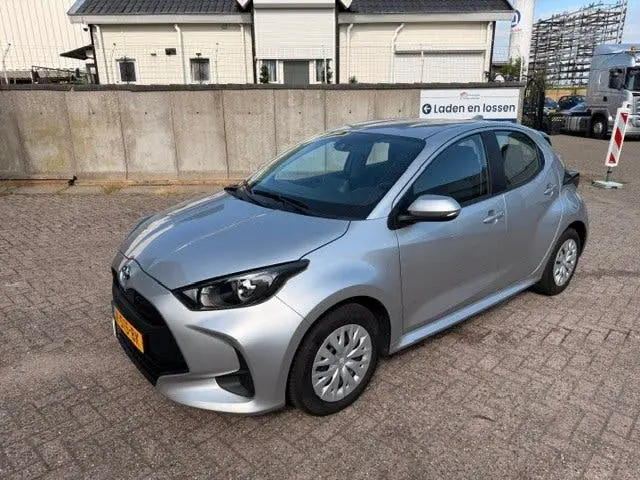 Toyota Yaris 1.5 Hybrid Active uit 2023, foto 3