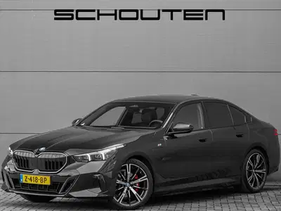 BMW 5-serie 5 Serie 530e M-Sport Pro Pano Iconic Glow uit 2024