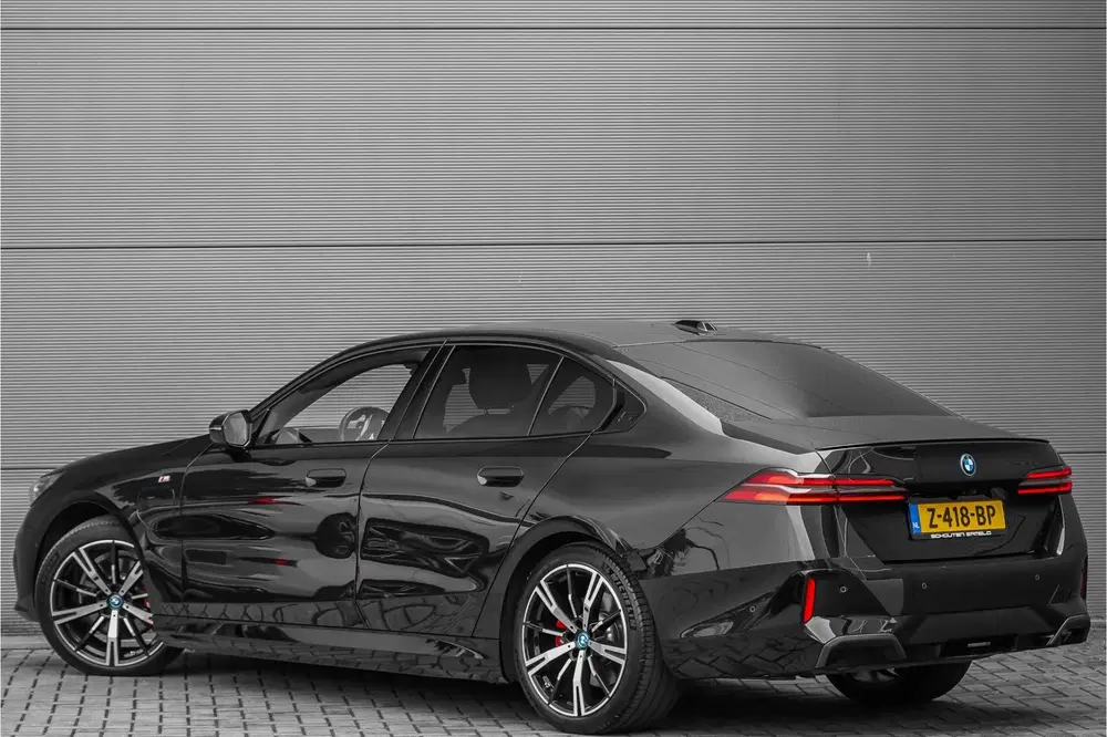 BMW 5-serie 5 Serie 530e M-Sport Pro Pano Iconic Glow uit 2024, foto 12