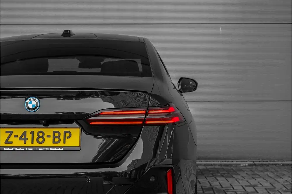 BMW 5-serie 5 Serie 530e M-Sport Pro Pano Iconic Glow uit 2024, foto 17