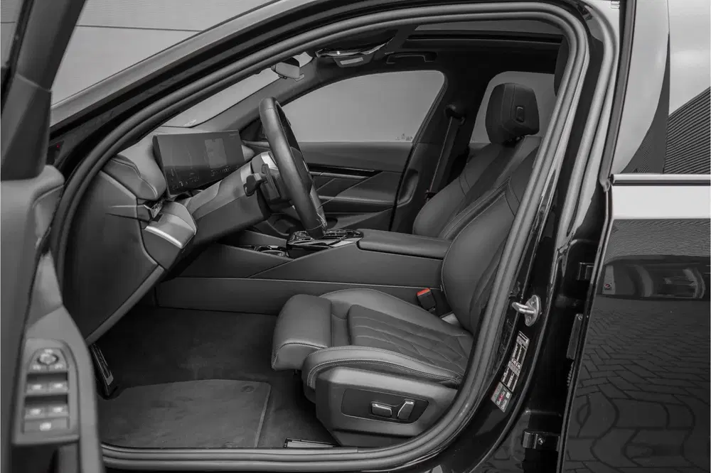 BMW 5-serie 5 Serie 530e M-Sport Pro Pano Iconic Glow uit 2024, foto 4