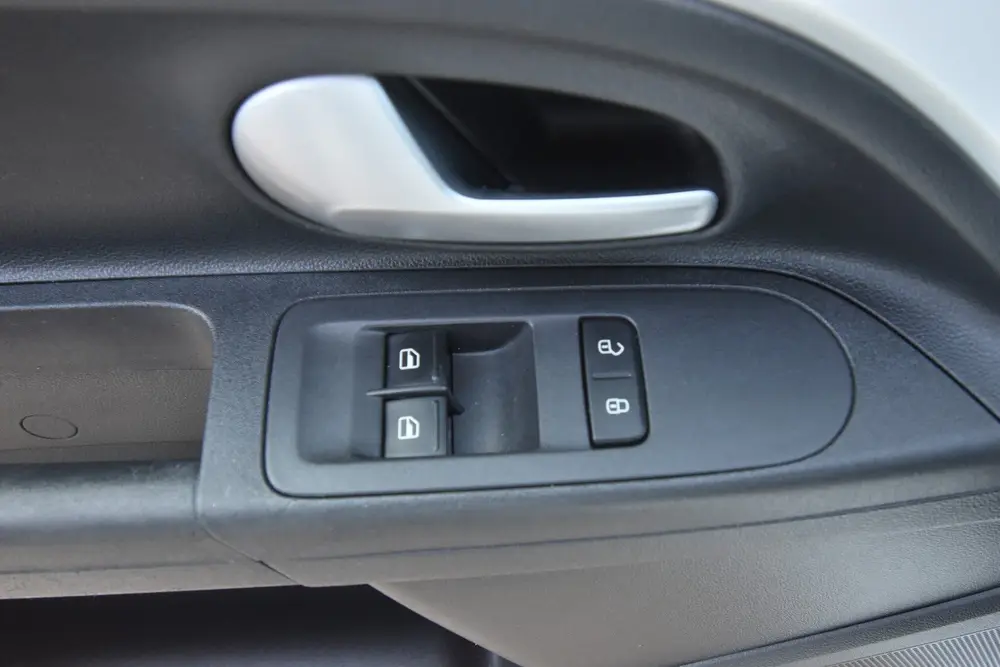 Volkswagen Up! 1.0 BMT move up! , CLIMATR , CR CONTROL , A U uit 2020, foto 19
