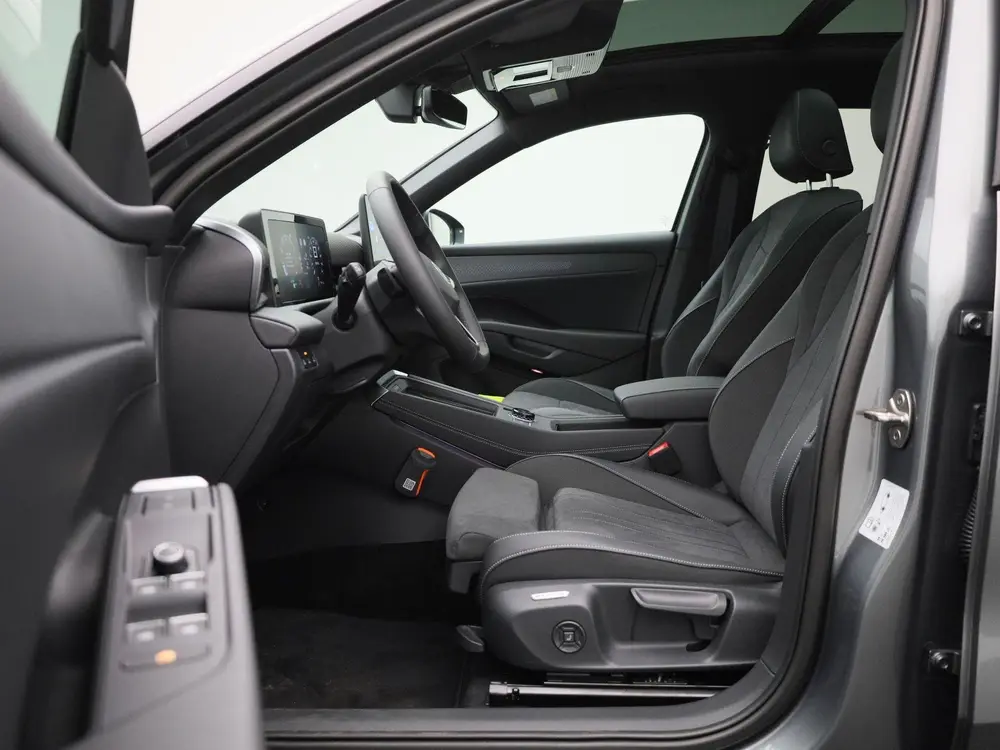 Volkswagen T-Roc 1.5 eTsi Style First Edition | DEMO | PANOR uit 2026, foto 11