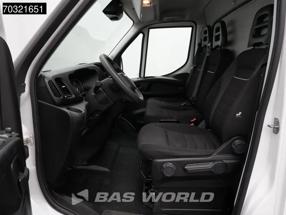 Iveco Daily Automaat Achterdeuren 160PK Bakwagen Airco uit 2023, foto 3
