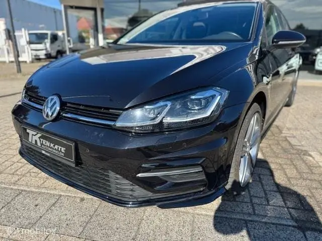 Volkswagen Golf 1.5 TSI Highline Business R uit 2019, foto 2